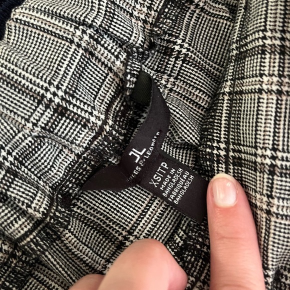 Cropped Relaxed Trouser Pants with pockets - Picture 5 of 5